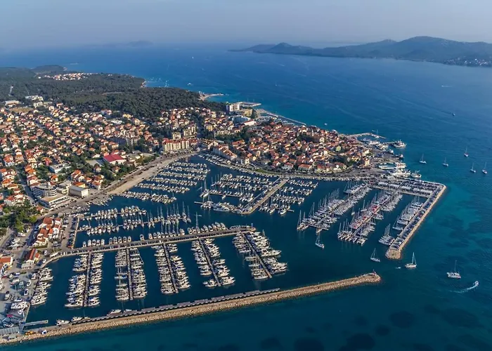 In With Balcony, Air Conditioning, Wi-fi, Dishwasher *