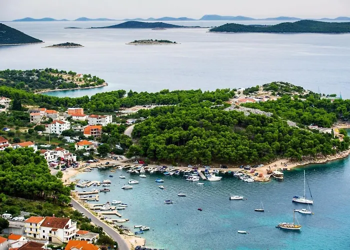 Lägenhet In With Balcony, Air Conditioning, Wi-fi, Dishwasher *